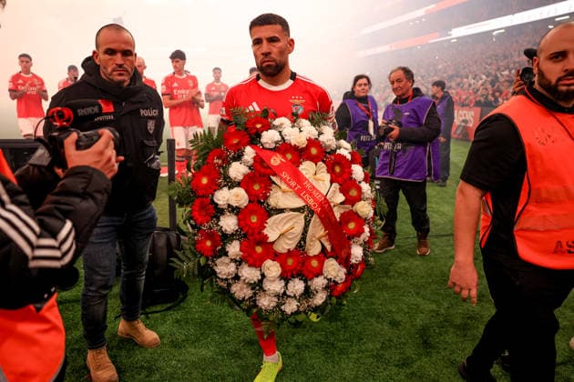 Estadio da Luz Nicolas Otamendi of SL Benfica homepage during the Primeira Liga match between SL Benfica and Sporting CP at Estadio da Luz on December 5, 2025 in Lisbon, Portugal. Liga Portugal Betclic - SL Benfica vs Sporting CP (Valter Gouveia SPP)  Copyright: xValterxGouveia SPPx spp-en-VaGo-VG_L9197