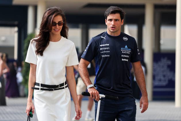 Carlos Sainz of Spain and Williams and Rebecca Donaldson , Qualifying, F1 Grand Prix of Abu Dhabi, on 06 December 2025 in Abu Dhabi, United Arab Emirates Photo by Diogo Cardoso DeFodi Images Carlos Sainz of Spain and Williams and Rebecca Donaldson , Qualifying, F1 Grand Prix of Abu Dhabi, Yas Marina Circuit on December 6, 2025 in Abu Dhabi, United Arab Emirates Photo by Diogo Cardoso DeFodi Images