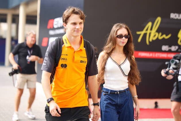 Oscar Piastri McLaren Formula 1 Team, 81 with partner Lily Zneimer, ARE, Formula 1 World Championship, Abu Dhabi Grand Prix, Yas Marina Circuit, Saturday, 06 12 2025 ARE, Formula 1 World Championship, Abu Dhabi Grand Prix, United Arab Emirates, Yas Marina Circuit, 06 12 2025 Abu Dhabi Copyright: xEibner-Pressefoto AnnikaxGrafx EP_AGF