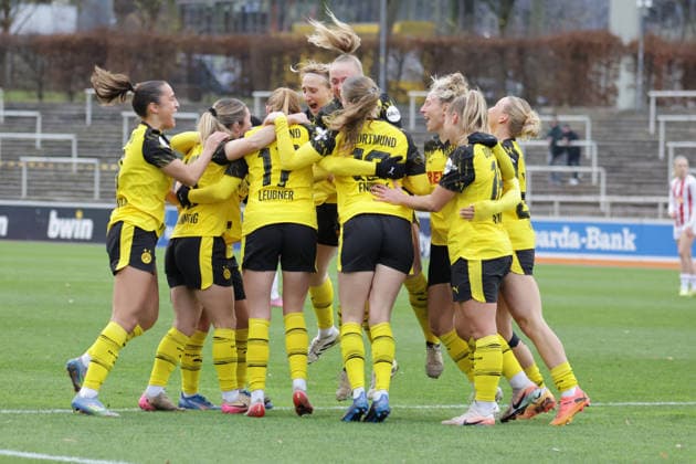 06 12 2025, xgrfx, Soccer Women Regionalliga West, Borussia Dortmund 1 FC Köln U21 v l Tor, Celina Baum Borussia Dortmund DFL DFB REGULATIONS PROHIBIT ANY USE OF PHOTOGRAPHS as IMAGE SEQUENCES and or QUASI VIDEO Dortmund