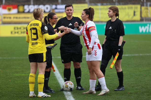 06 12 2025, Football, Women, Westfalenliga, Season 2025 2026, Borussia Dortmund vs 1 FC Koeln U21 at Stadion Rote Erde in Dortmund Germany Paula Reimann Borussia Dortmund, 13 and Nina Pelzer 1 FC Koeln U21 Dortmund Stadion Rote Erde North Rhine-Westphalia Germany FZ