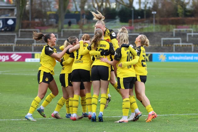 06 12 2025, Football, Women, Westfalenliga, Season 2025 2026, Borussia Dortmund vs 1 FC Koeln U21 at Stadion Rote Erde in Dortmund Germany Goal celebration for 1 0 by Celina Baum Borussia Dortmund, 18 Dortmund Stadion Rote Erde North Rhine-Westphalia Germany FZ