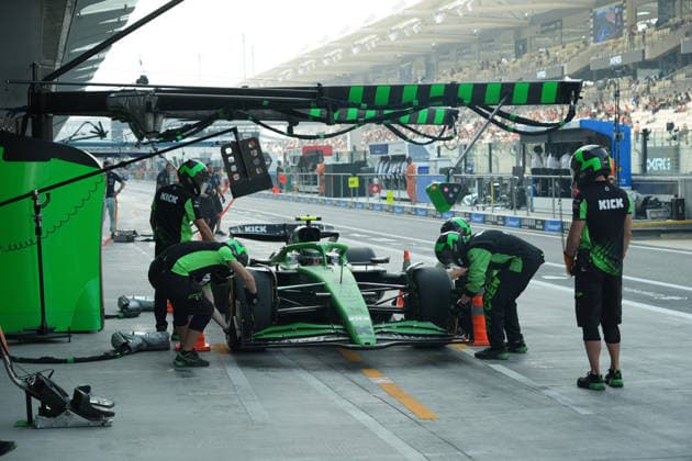 Formula 1 Etihad Airways Abu Dhabi Grand Prix 2025 06 12 2025, Yas Marina Circuit, Abu Dhabi, Formula 1 Etihad Airways Abu Dhabi Grand Prix 2025 , pictured Gabriel Bortoleto BRA , Stake F1 Team Kick Sauber nordphotoxGmbHx xBratic nph00250