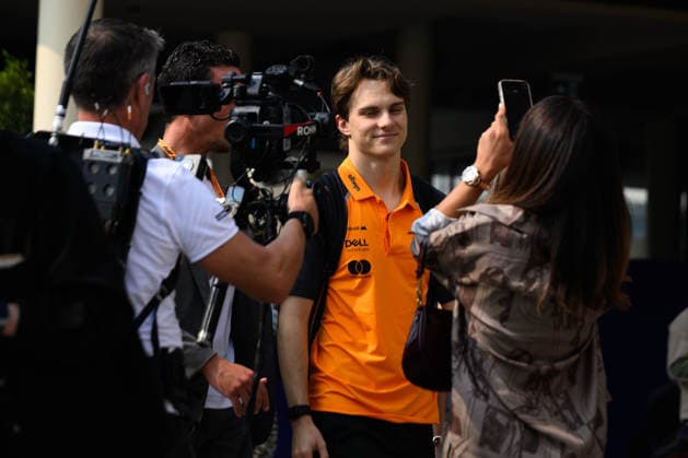 F1 Grand Prix of Abu Dhabi - Qualifying Oscar Piastri of the McLaren Formula 1 Team participates in FP3 in Yas Island, Abu Dhabi, on December 6, 2025. Abu Dhabi Abu Dhabi United Arab Emirates  Copyright: xAhmadxAlShehabx originalFilename:alshehab-formula1251206_npvdd.jpg