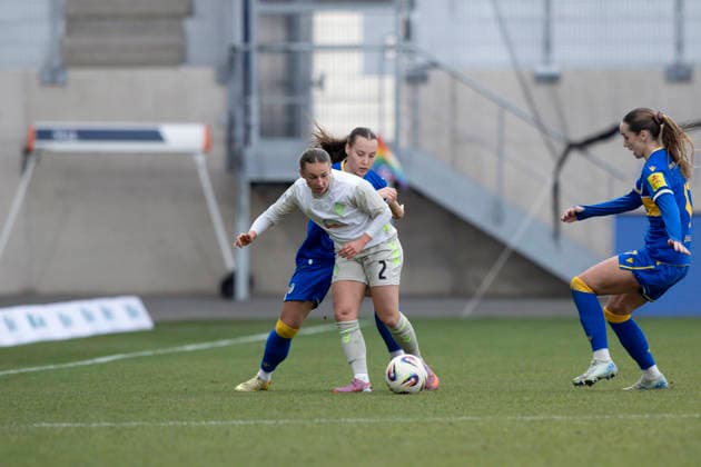 Google Pixel Womens Bundesliga FC Carl Zeiss Jena vs SV Werder Bremen Jena 06 12 2025 Chiara D Angelo 2 SV Werder Bremen vs Felicia Sophie Sträßer 8 FC Carl Zeiss Jena Google Pixel Womens Bundesliga FC Carl Zeiss Jena vs SV Werder Bremen ad hoc arena im Ernst Abbe Sportfeld 06 12 2025 DFB REGULATIONS PROHIBIT ANY USE OF PHOTOGRAPHS AS IMAGE SEQUENCES AND OR QUASI VIDEO Copyright: xBEAUTIFULxSPORTS Duehringx