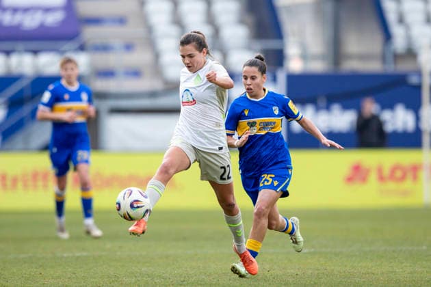 Google Pixel Frauen Bundesliga FC Carl Zeiss Jena vs SV Werder Bremen Jena 06 12 2025 Rieke Dieckmann 22 SV Werder Bremen vs Noemi Gentile 25 FC Carl Zeiss Jena Google Pixel Frauen Bundesliga FC Carl Zeiss Jena vs SV Werder Bremen ad hoc arena im Ernst Abbe Sportfeld 06 12 2025 DFB REGULATIONS PROHIBIT ANY USE OF PHOTOGRAPHS AS IMAGE SEQUENCES AND OR QUASI VIDEO Copyright: xBEAUTIFULxSPORTS Duehringx