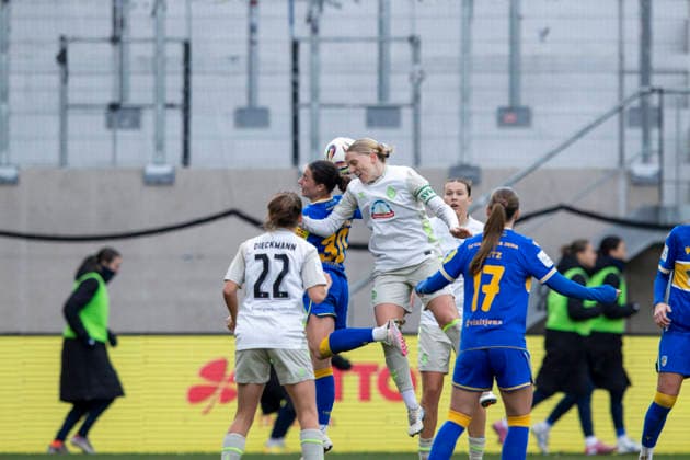 Google Pixel Womens Bundesliga FC Carl Zeiss Jena vs SV Werder Bremen Jena 06 12 2025 Elena Mühlemann 30 FC Carl Zeiss Jena vs Lina Hausicke 18 SV Werder Bremen Google Pixel Womens Bundesliga FC Carl Zeiss Jena vs SV Werder Bremen ad hoc arena im Ernst Abbe Sportfeld 06 12 2025 DFB REGULATIONS PROHIBIT ANY USE OF PHOTOGRAPHS AS IMAGE SEQUENCES AND OR QUASI VIDEO Copyright: xBEAUTIFULxSPORTS Duehringx