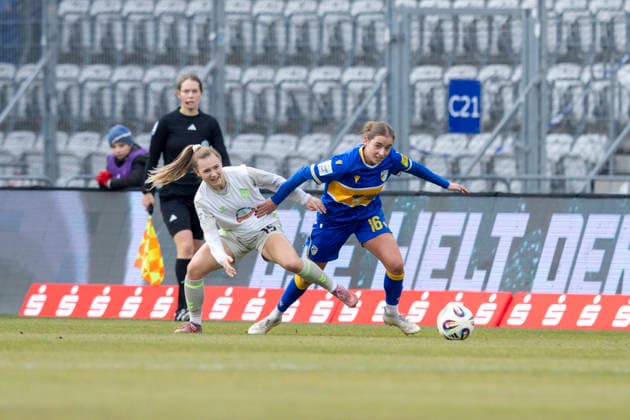 Google Pixel Womens Bundesliga FC Carl Zeiss Jena vs SV Werder Bremen Jena 06 12 2025 Michelle Weiß 15 SV Werder Bremen vs Lisa Gora 16 FC Carl Zeiss Jena Google Pixel Womens Bundesliga FC Carl Zeiss Jena vs SV Werder Bremen ad hoc arena im Ernst Abbe Sportfeld 06 12 2025 DFB REGULATIONS PROHIBIT ANY USE OF PHOTOGRAPHS AS IMAGE SEQUENCES AND OR QUASI VIDEO Copyright: xBEAUTIFULxSPORTS Duehringx