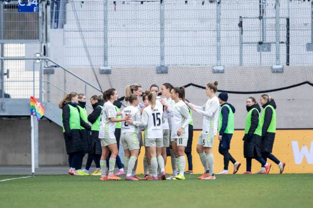 Google Pixel Womens Bundesliga FC Carl Zeiss Jena vs SV Werder Bremen Jena 06 12 2025 Cheers, SV Werder Bremen Google Pixel Womens Bundesliga FC Carl Zeiss Jena vs SV Werder Bremen ad hoc arena at Ernst Abbe Sportfeld 06 12 2025 DFB REGULATIONS PROHIBIT ANY USE OF PHOTOGRAPHS AS IMAGE SEQUENCES AND OR QUASI VIDEO Copyright: xBEAUTIFULxSPORTS Duehringx
