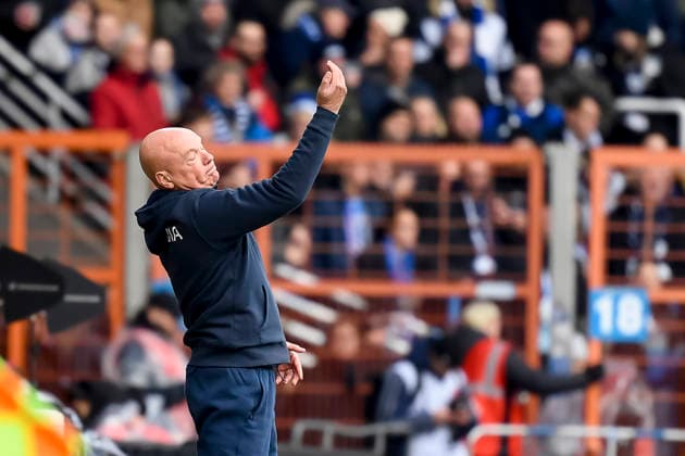 Coach Uwe Roesler VfL Bochum gestures during the 2 Bundesliga match between VfL Bochum and Arminia Bielefeld, Vonovia Ruhrstadion on December 06, 2025 in Bochum, Germany Photo by Max Maiwald DeFodi Images Trainer Uwe Roesler VfL Bochum gestures during the 2 Bundesliga match between VfL Bochum and Arminia Bielefeld at Vonovia Ruhrstadion on December 6, 2025 in Bochum, Germany Photo by Max Maiwald DeFodi Images DFB DFL REGULATIONS PROHIBIT ANY USE OF PHOTOGRAPHS AS IMAGE SEQUENCES AND OR QUASI VIDEO Photo by Max Maiwald DeFodi Images