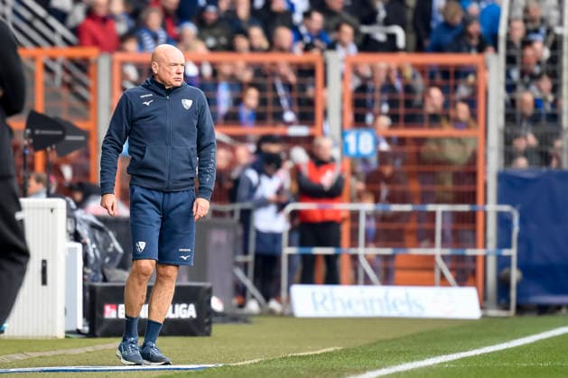 Coach Uwe Roesler VfL Bochum gestures during the 2 Bundesliga match between VfL Bochum and Arminia Bielefeld, Vonovia Ruhrstadion on December 06, 2025 in Bochum, Germany Photo by Max Maiwald DeFodi Images Trainer Uwe Roesler VfL Bochum gestures during the 2 Bundesliga match between VfL Bochum and Arminia Bielefeld at Vonovia Ruhrstadion on December 6, 2025 in Bochum, Germany Photo by Max Maiwald DeFodi Images DFB DFL REGULATIONS PROHIBIT ANY USE OF PHOTOGRAPHS AS IMAGE SEQUENCES AND OR QUASI VIDEO Photo by Max Maiwald DeFodi Images