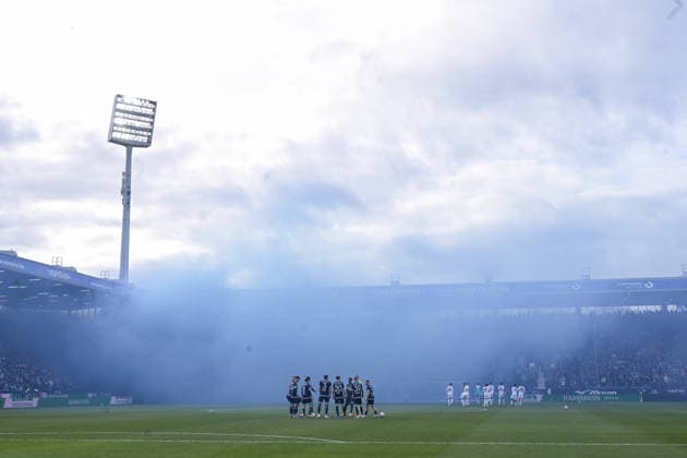 06 12 2025, Football, 2 Bundesliga, 15 Matchday Season 2025 2026, VfL Bochum DSC Arminia Bielefeld, Pyrotechnics DSC Arminia Bielefeld Fans, xRHR FOTO TKx Copyright: RHR-FOTOx RHR-FOTO TK