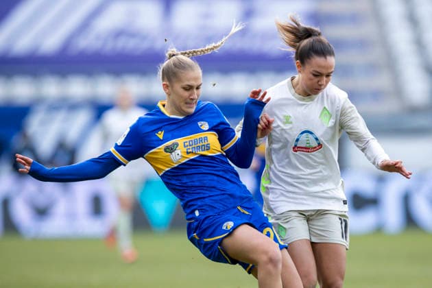 Google Pixel Womens Bundesliga FC Carl Zeiss Jena vs SV Werder Bremen Jena 06 12 2025 Steffi Schmid 20 FC Carl Zeiss Jena vs Maja Sternad 11 SV Werder Bremen Google Pixel Womens Bundesliga FC Carl Zeiss Jena vs SV Werder Bremen ad hoc arena at Ernst Abbe Sportfeld 06 12 2025 DFB REGULATIONS PROHIBIT ANY USE OF PHOTOGRAPHS AS IMAGE SEQUENCES AND OR QUASI VIDEO Copyright: xBEAUTIFULxSPORTS Duehringx