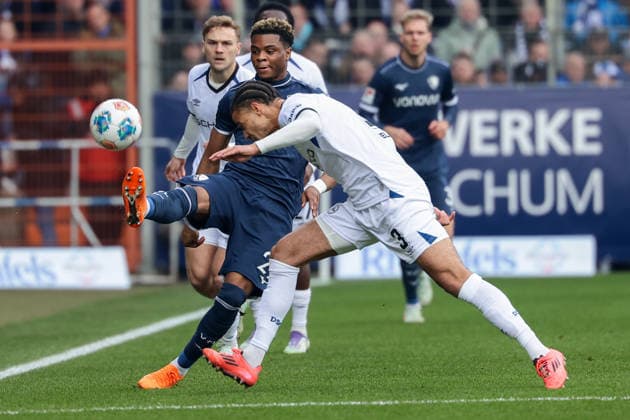 Bochum, Vonovia Ruhrstadion, 06 12 25, GER, Men, 2 Bundesliga, Season 2025 2026, VfL 1848 Bochum Arminia Bielefeld, Farid Alfa Ruprecht VfL Bochum and Joel Felix Arminia Bielefeld in a duel, DFB DFL REGULATIONS PROHIBIT ANY USE OF PHOTOGRAPHS AS IMAGE SEQUENCES AND OR QUASI VIDEO Copyright: JoachimxBywaletz xJB-Sportfoto