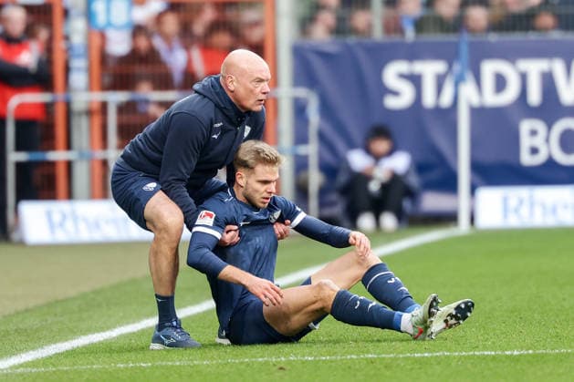 Bochum, Vonovia Ruhrstadion, 06 12 25, GER, Men, 2 Bundesliga, Season 2025 2026, VfL 1848 Bochum Arminia Bielefeld, Head coach Uwe Roesler VfL Bochum and Leandro Morgalla VfL Bochum DFB DFL REGULATIONS PROHIBIT ANY USE OF PHOTOGRAPHS AS IMAGE SEQUENCES AND OR QUASI VIDEO Copyright: JoachimxBywaletz xJB-Sportfoto