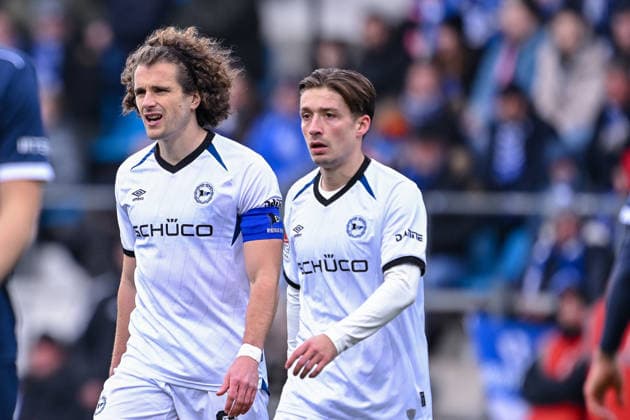 06 12 2025, Soccer, 2 Bundesliga, 15 Matchday Season 2025 2026, VfL Bochum DSC Arminia Bielefeld, Mael Corboz DSC Arminia Bielefeld , Marvin Mehlem DSC Arminia Bielefeld xRHR PHOTO TKx Copyright: RHR-FOTOx RHR-FOTO TK