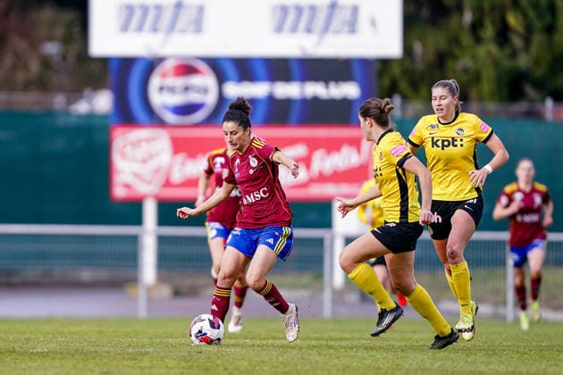 Switzerland AXA Women s Super League, Servette FC ChÃªnois FÃ minin vs BSC YB Women, Stade des Trois Chene, Chene Bourg Ghoutia Habiba Karchouni Servette in action, on the ball Copyright: xDanielaxPorcellix
