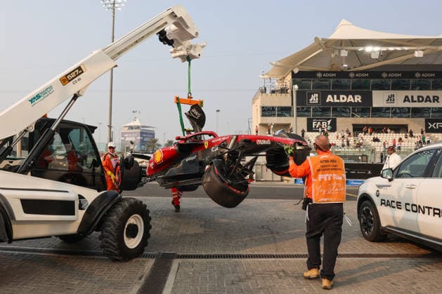 F1 Abu Dhabi Grand Prix 2025 The damaged car of Lewis Hamilton of Ferrari is seen after a crash during Practice 3 ahead of Formula 1 Abu Dhabi Grand Prix at Yas Marina Circuit on December 6th, 2025 in Abu Dhabi, United Arab Emirates. Abu Dhabi United Arab Emirates  Copyright: xBeataxZawrzelx originalFilename:zawrzel-f1abudha251206_np5I6.jpg