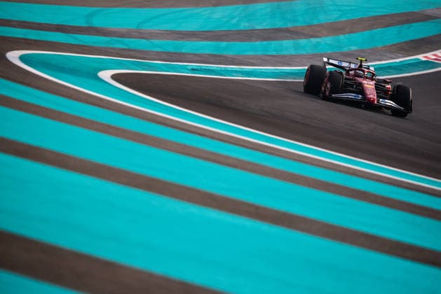 F1 Abu Dhabi Grand Prix 2025 Lewis Hamilton of Ferrari is driving on the track during Practice 3 ahead of Formula 1 Abu Dhabi Grand Prix at Yas Marina Circuit on December 6th, 2025 in Abu Dhabi, United Arab Emirates. Abu Dhabi United Arab Emirates  Copyright: xBeataxZawrzelx originalFilename:zawrzel-f1abudha251206_npmQZ.jpg