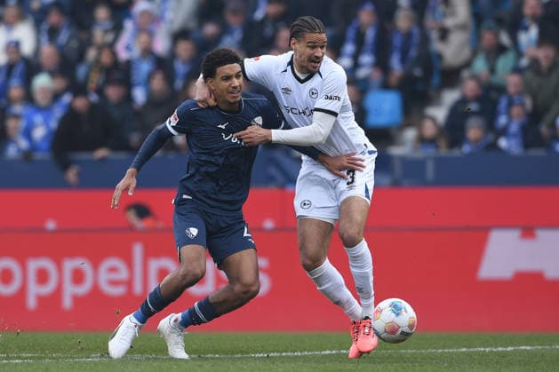 Soccer 2 Bundesliga 15 Matchday VfL Bochum DSC Arminia Bielefeld on 06 12 2025 at Vonovia Ruhrstadion in Bochum Francis Onyeka Bochum , left Joel Felix Bielefeld , right DFL regulations prohibit any use of photographs as image sequences and or quasi video xRx