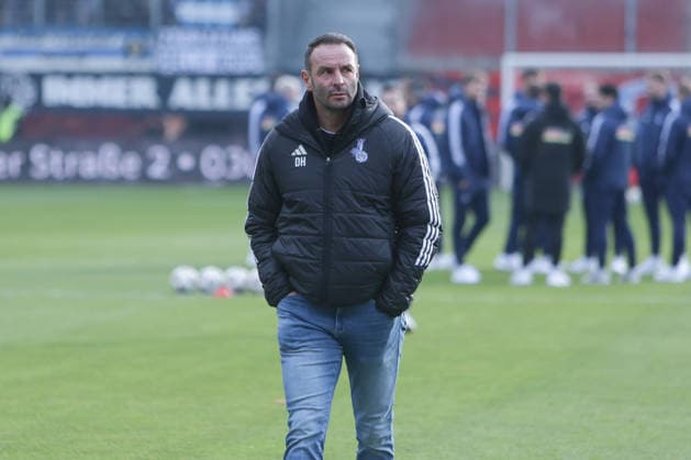 Sport, Football, 3 Liga Season 2025 2026 17 Matchday FC Energie Cottbus MSV Duisburg 06 12 2025, LEAG Energie Stadion Dietmar Hirsch Head Coach, MSV Duisburg Cottbus LEAG Energie Stadion Brandenburg Germany