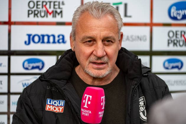 3 Soccer Bundesliga Viktoria Köln SSV Ulm 1846 Soccer, 17 Matchday, on 06 12 2025 Pavel Dotchev Coach SSV Ulm 1846 3 Soccer Bundesliga Viktoria Köln SSV Ulm 1846 Soccer, 17 Matchday, on 06 12 2025, Sportpark Höhenberg DFB REGULATIONS PROHIBIT ANY USE OF PHOTOGRAPHS AS IMAGE SEQUENCES AND OR QUASI VIDEO Copyright: xBEAUTIFULxSPORTS Erlhofx