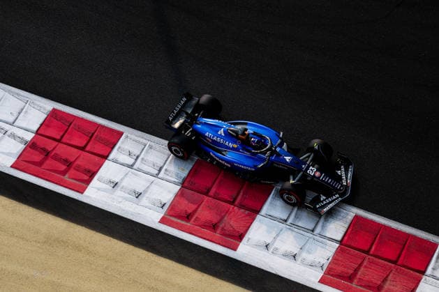 Alexander Albon of Thailand and Williams Racing , Qualifying, F1 Grand Prix of Abu Dhabi, on 06 December 2025 in Abu Dhabi, United Arab Emirates Photo by Diogo Cardoso DeFodi Images Alexander Albon of Thailand and Williams Racing , Qualifying, F1 Grand Prix of Abu Dhabi, Yas Marina Circuit on December 6, 2025 in Abu Dhabi, United Arab Emirates Photo by Diogo Cardoso DeFodi Images