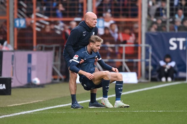 Coach Uwe Rösler VfL Bochum , Leandro Morgalla VfL Bochum , v li 06 12 2025, Fußball 2 Bundesliga, Saison 2025 2026, 15 Spieltag, VfL Bochum Arminia Bielefeld DFL regulations prohibit any use of photographs as image sequences and or quasi video Bochum Vonovia Ruhrstadion Nordrhein Westfalen Germany Team2