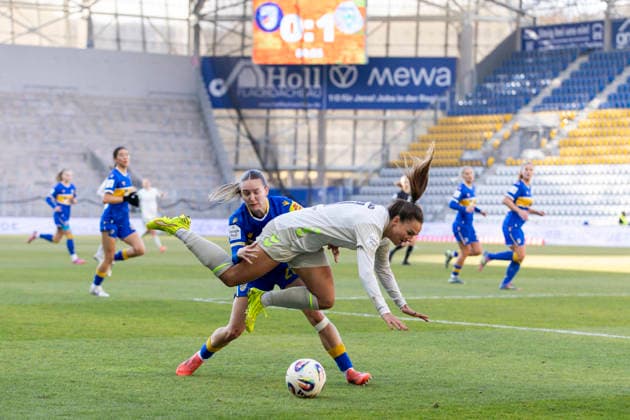 Google Pixel Womens Bundesliga FC Carl Zeiss Jena vs SV Werder Bremen Jena 06 12 2025 Maja Sternad 11 SV Werder Bremen vs Emily Reske 28 FC Carl Zeiss Jena Google Pixel Womens Bundesliga FC Carl Zeiss Jena vs SV Werder Bremen ad hoc arena im Ernst Abbe Sportfeld 06 12 2025 DFB REGULATIONS PROHIBIT ANY USE OF PHOTOGRAPHS AS IMAGE SEQUENCES AND OR QUASI VIDEO Copyright: xBEAUTIFULxSPORTS Duehringx