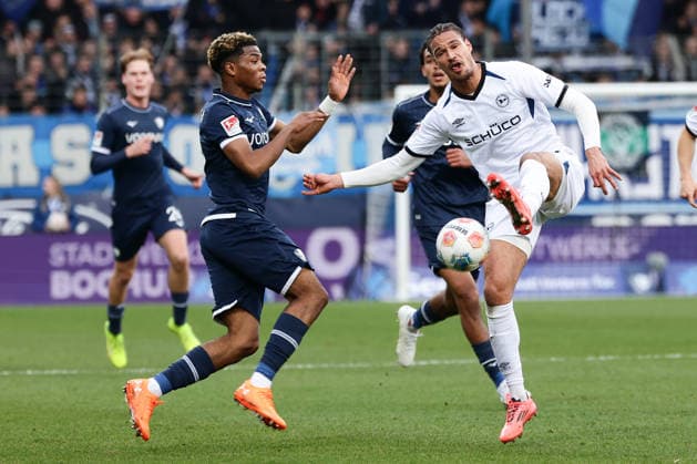 Bochum, Vonovia Ruhrstadion, 06 12 25, GER, Men, 2 Bundesliga, Season 2025 2026, VfL 1848 Bochum Arminia Bielefeld, Farid Alfa Ruprecht VfL Bochum and Joel Felix Arminia Bielefeld in a duel, DFB DFL REGULATIONS PROHIBIT ANY USE OF PHOTOGRAPHS AS IMAGE SEQUENCES AND OR QUASI VIDEO Copyright: JoachimxBywaletz xJB-Sportfoto