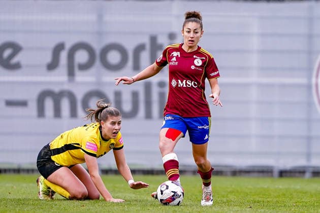 Switzerland AXA Women s Super League, Servette FC Chênois Feminin vs BSC YB Women, Stade des Trois Chene, Chene Bourg Elodie Nakkach 66 Servette FC Chenois Feminin in action, on the ball Copyright: xDanielaxPorcellix