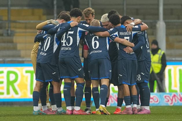 Soccer 3 Liga, Matchday 17, TSG Hoffenheim II Jahn Regensburg on 06 12 2025 in Sinsheim Dietmar Hopp Stadion , Germany, Season 2025 2026 DFB DFL REGULATIONS PROHIBIT ANY USE OF PHOTOGRAPHS as IMAGE SEQUENCES and or QUASI VIDEO Team circle before the match of TSG II Sinsheim Dietmar Hopp Stadion Germany Copyright: xChristophxKinzingerx