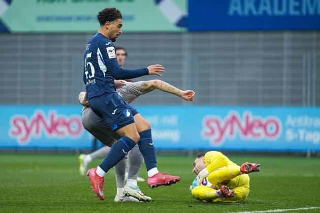 Soccer 3 Liga, Matchday 17, TSG Hoffenheim II Jahn Regensburg on 06 12 2025 in Sinsheim Dietmar Hopp Stadion , Germany, Season 2025 2026 DFB DFL REGULATIONS PROHIBIT ANY USE OF PHOTOGRAPHS as IMAGE SEQUENCES and or QUASI VIDEO Felix Gebhardt 1, SSV before Ben Opoku Labes 45, TSGII on the ball Sinsheim Dietmar Hopp Stadion Germany Copyright: xChristophxKinzingerx
