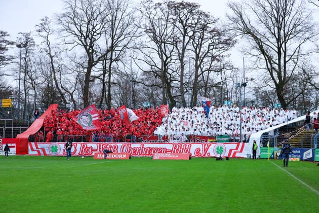 06 12 2025, xKWIx, Football, Regionalliga West, FC Gütersloh RW Oberhausen, Ohlendorf Stadion im Heidewald Oberhausen Fans in the block with choreo Photo xKamilxWilkowskixPressefotoKochx NRW Germany