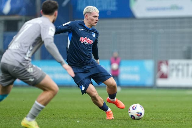 Soccer 3 Liga, Matchday 17, TSG Hoffenheim II Jahn Regensburg on 06 12 2025 in Sinsheim Dietmar Hopp Stadion , Germany, Season 2025 2026 DFB DFL REGULATIONS PROHIBIT ANY USE OF PHOTOGRAPHS as IMAGE SEQUENCES and or QUASI VIDEO In Focus Paul Hennrich 11, TSGII Sinsheim Dietmar Hopp Stadion Germany Copyright: xChristophxKinzingerx