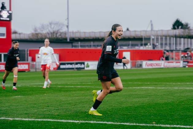 06 12 25, Women, Football, Google Pixel Womens Bundesliga, Season 2025 2026, Bayer 04 Leverkusen RB Leipzig, Matchday 12 Loreen Bender 19 Bayer 04 Leverkusen Cheering for the goal from to 1 0 Leverkusen Ulrich Haberland Stadion NRW Germany