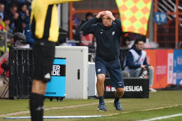 Coach Uwe Rösler VfL Bochum 06 12 2025, Football 2 Bundesliga, Season 2025 2026, 15 Matchday, VfL Bochum Arminia Bielefeld DFL regulations prohibit any use of photographs as image sequences and or quasi video Bochum Vonovia Ruhrstadion Nordrhein Westfalen Germany Team2