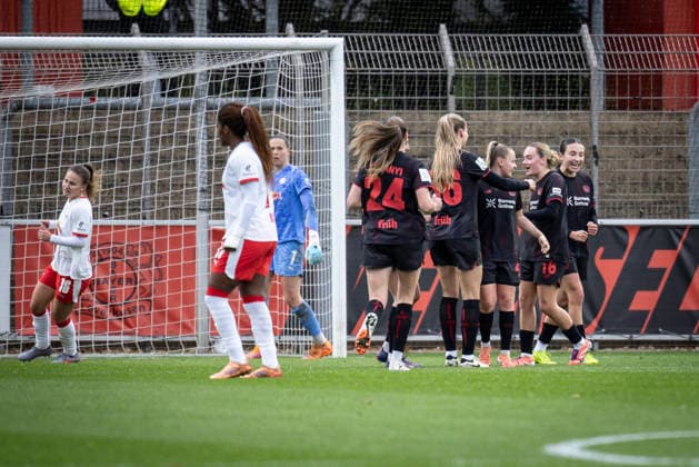 Womens Soccer Bundesliga Bayer 04 Leverkusen RB Leipzig, 06 12 2025 Goal celebration after the 3 0 by a penalty kick by Vanessa Fudalla Bayer 04 Leverkusen, 21 Bayer 04 Leverkusen RB Leipzig on matchday 12 of the Google Pixel Womens Bundesliga on 06 12 2025 at Ulrich Haberland Stadium in Leverkusen North Rhine-Westphalia DFL REGULATIONS PROHIBIT ANY USE OF PHOTOGRAPHS AS IMAGE SEQUENCES AND OR QUASI VIDEO Copyright: xBEAUTIFULxSPORTS AxelxKohringx