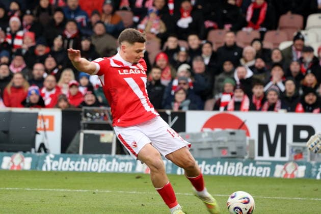 18 Erik Engelhardt Energie Cottbus scores the 1 0 for Cottbus Football 3 Liga 2025 2026 FC Energie Cottbus MSV Duisburg