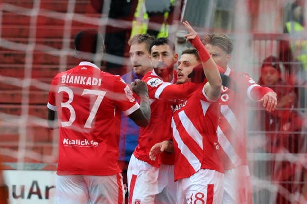 18 Erik Engelhardt Energie Cottbus, r and 10 Tolcay Cigerci Energie Cottbus celebrate the 1 0, Cottbus goal celebration Football 3 Liga 2025 2026 FC Energie Cottbus MSV Duisburg