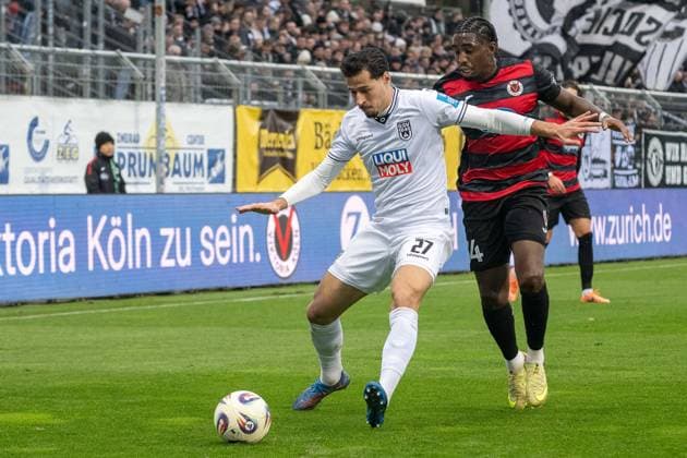 06 12 25, Soccer 3 Liga, Season 2025 2026, Matchday 17, Viktoria Koeln SSV Ulm 1846 at Sportpark Hoehenberg duel between Lukas Mazagg SSV Ulm 1846, 27 and Frank Ronstadt Viktoria Koeln, 34 Important notice According to the regulations of the DFL German Football League and the DFB German Football Association, it is prohibited, to utilize or have utilized photographs taken in the stadium and or of the match in the form of sequential images and or video-like photo series Foto Kirchner Media Thomas Haesler Copyright: xKirchner-Media ThomasxHaeslerx