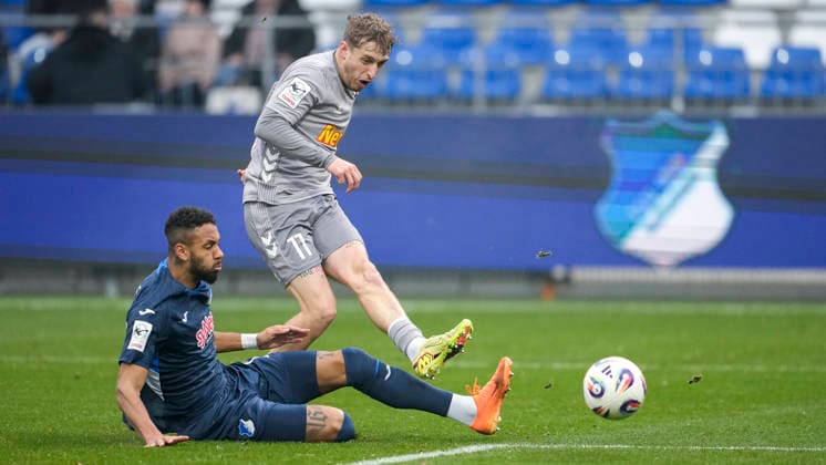 v li Ruben Reisig TSG II, 17 , Noel Eichinger Regensburg, 11 , duel, duel, tackle, tackling, dynamics, action, action, shot on goal, shot on goal, goal chance, chance, 06 12 2025, Sinsheim Germany , Football, 3 Liga, TSG 1899 Hoffenheim II SSV Jahn Regensburg, DFB DFL REGULATIONS PROHIBIT ANY USE OF PHOTOGRAPHS AS IMAGE SEQUENCES AND OR QUASI VIDEO xozx