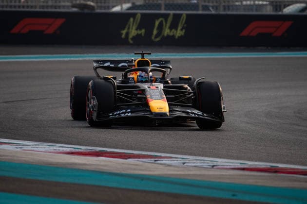 Max Verstappen Oracle Red Bull Racing, Netherlands, 01 in RB21 in front of F1 branding, UAE, Formula 1 World Championship, Abu Dhabi Grand Prix, Yas Marina Circuit, 3 Free Practice, 06 12 2025 UAE, Formula 1 World Championship, Abu Dhabi Grand Prix, Yas Marina Circuit, 06 12 2025 Yas Marina Island Copyright: xEibner-Pressefoto Memmlerx EP_MMR