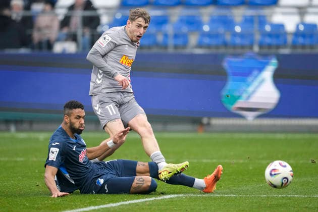 v li Ruben Reisig TSG II, 17 , Noel Eichinger Regensburg, 11 , duel, duel, tackle, tackling, dynamics, action, action, shot on goal, shot on goal, goal chance, chance, 06 12 2025, Sinsheim Germany , Football, 3 Liga, TSG 1899 Hoffenheim II SSV Jahn Regensburg, DFB DFL REGULATIONS PROHIBIT ANY USE OF PHOTOGRAPHS AS IMAGE SEQUENCES AND OR QUASI VIDEO xozx