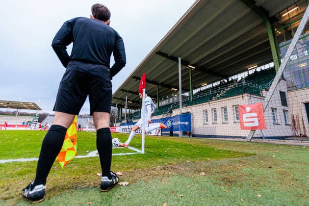 Timur Gayret SC Verl, 30 takes a corner kick GER, TSV Havelse 1912 vs SC Verl, Football, 3 Liga, Matchday 17, Season 2025 2026, 06 12 2025 DFL Regulations prohibit any use of photographers as image sequences and or quasi video GER, TSV Havelse 1912 vs SC Verl, Football, 3 Liga, Matchday 17, Season 2025 2026, 06 12 2025 Hannover Copyright: xEibner-Pressefoto JanxRollingerx EP_JSK