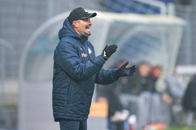 Stefan Kleineheismann coach, head coach, TSG II , gives instructions, gestures, gesticulates with arms, single image, single photo, action, action, 06 12 2025, Sinsheim Germany , Football, 3 Liga, TSG 1899 Hoffenheim II SSV Jahn Regensburg, DFB DFL REGULATIONS PROHIBIT ANY USE OF PHOTOGRAPHS AS IMAGE SEQUENCES AND OR QUASI VIDEO xozx