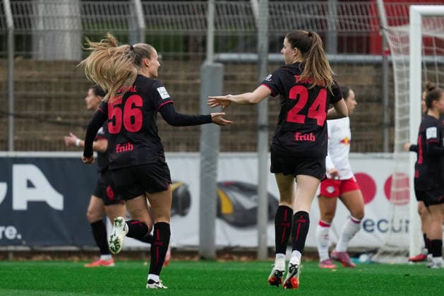 Germany Google Pixel Womens Bundesliga 2025 26, 12 Matchday Bayer 04 Leverkusen vs RB Leipzig 06 12 2025 Ulrich Haberland Stadium Leverkusen, North Rhine-Westphalia Goal for 1 0 by Loreen Bender Bayer 04 Leverkusen, 19 Goal celebration Joy over goal Juliette Vidal Bayer 04 Leverkusen, 56 Lilla Turanyi Bayer 04 Leverkusen, 24 Copyright: xCelinaxLeiersx