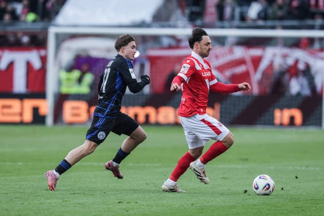 Sport, Football, 3 Liga Season 2025 2026 17 Matchday FC Energie Cottbus MSV Duisburg 06 12 2025, LEAG Energie Stadion Patrick Sussek MSV Duisburg, 37 Simon Straudi FC Energie Cottbus, 44 Cottbus LEAG Energie Stadion Brandenburg Germany