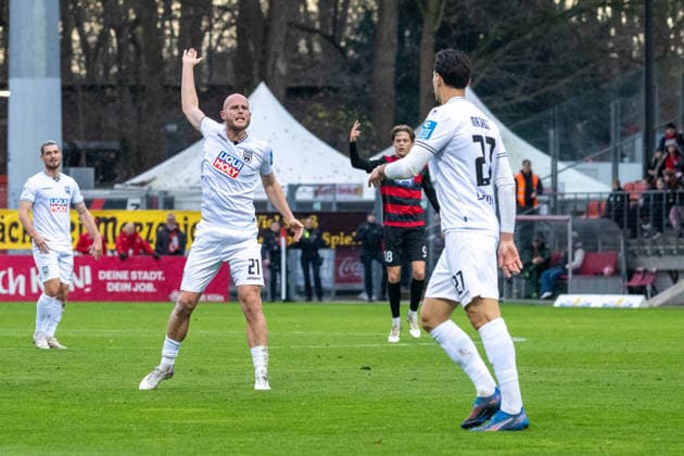 06 12 25, Soccer 3 Liga, Season 2025 2026, Matchday 17, Viktoria Koeln SSV Ulm 1846 at Hoehenberg Sports Park Marcel Seegert SSV Ulm 1846, 21 does not agree with Lukas Mazagg SSV Ulm 1846, 27s defensive action Important notice According to the regulations of the DFL German Football League and the DFB German Football Association, it is prohibited to to utilize or have utilized photographs taken in the stadium and or of the match in the form of sequential images and or video-like photo series Foto Kirchner Media Thomas Haesler Copyright: xKirchner-Media ThomasxHaeslerx