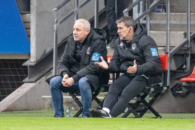 06 12 25, Soccer 3 Liga, Season 2025 2026, Matchday 17, Viktoria Koeln SSV Ulm 1846 at Sportpark Hoehenberg Oliver Unsoeld SSV Ulm 1846, Co Coach in conversation with Pavel Dotchev SSV Ulm 1846, Coach Important note According to the regulations of the DFL German Football League and the DFB German Football Association, it is prohibited, to utilize or have utilized photographs taken in the stadium and or of the match in the form of sequential images and or video-like photo series Foto Kirchner Media Thomas Haesler Copyright: xKirchner-Media ThomasxHaeslerx